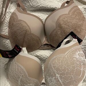 Maidenform Lace Bra Set - Beige and White